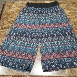 Wide legged ladies capris